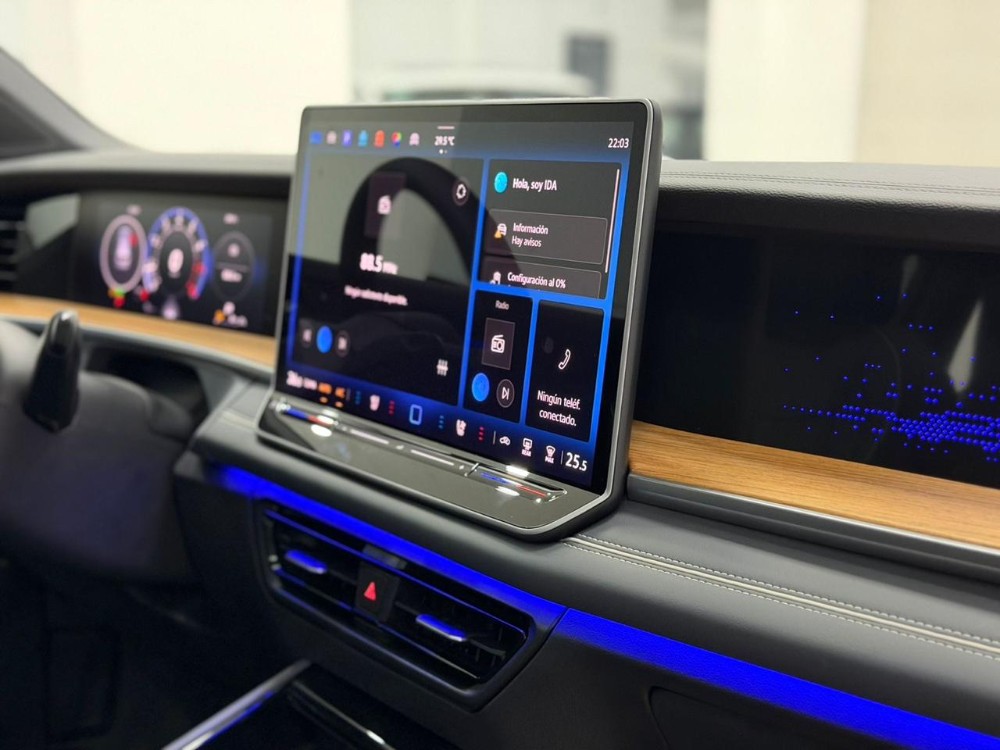 Volkswagen Tiguan R-Line — foto 10